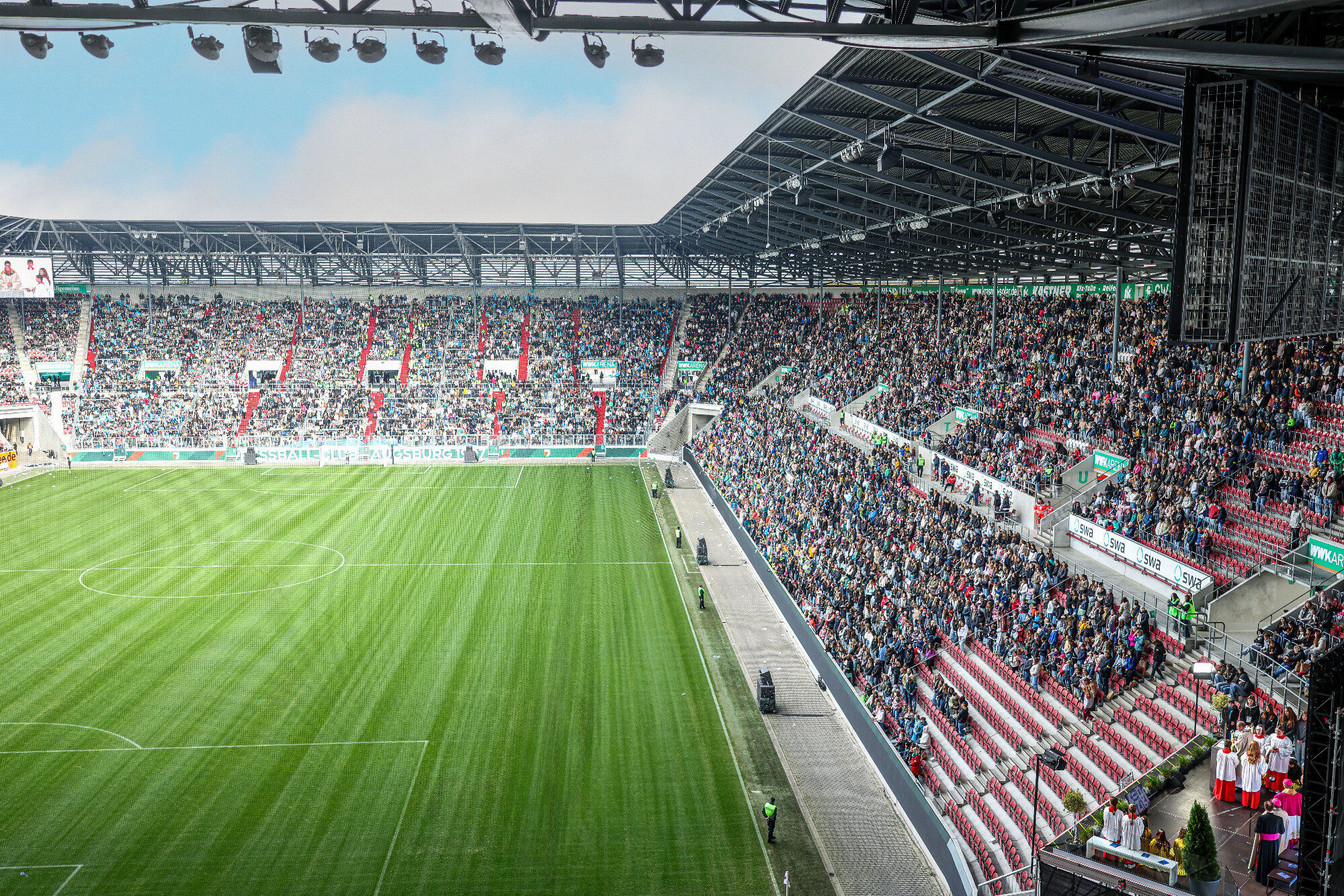 Rund 20 000 Schüler füllen die Ränge beim Jubiläum, WWK Arena Augsburg / Schulwerk